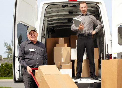 Planning a smooth moving day with removal truck hire in Claphampark