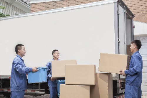 Local storage options for homes and businesses in Claphampark